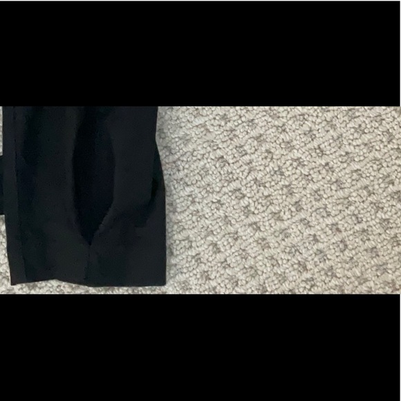 EUC.  Banana Republic black cropped cargo pants w/ adjustable belt. Size 0P - Picture 7 of 7